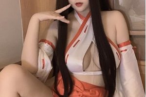 最新是依酱吖 COS性感女巫