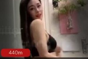 最新自行打包_抖音128万粉丝主播（OL御姐肖潇）光PP撅臀_