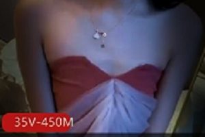 可御可萝Sukiyou推特小合集：清新可爱的身材、精致的脸庞、草莓软糖的搭配、35V的视频，450M的网红！