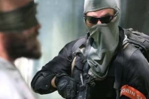 《美国围攻：英雄的故事》