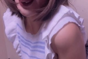 豆芽酱穿条纹短衫，解压给力：1V+101MB百度盘视频