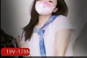 高颜值极品嫩妹Mmei_ei的变装L舞，特效口罩助青春洋溢！