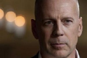 布鲁斯威利斯：追剧收藏最新电影电视剧，动作片、美国围攻、红纸鹤、浴血黑帮、相逢时节、黑金风暴国、美剧、恐怖片、国语配音等一应俱全！