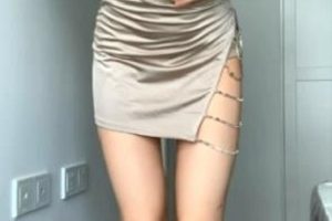 极品网红闵儿：3V-2.35G，知性高品质的网红，清新可爱与性感有尺度兼具！