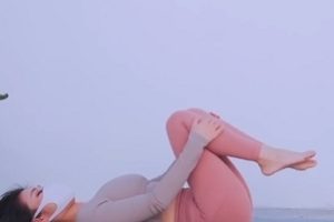 网红瑜伽老师{{网红名字}}带你体验瑜伽的极致，实现性解放！