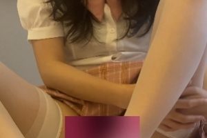 网红小芙梨私拍视频：销魂性感美腿，让你离她更近