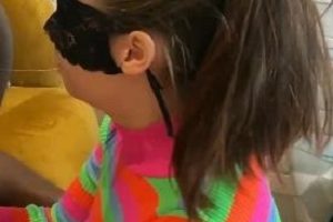 《OnlyFans妻子：老黑守旁边伺候丈夫》