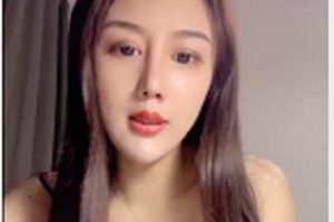 女神夏娃超高颜值身材，Papa资源车头灯，男生爱不释手！