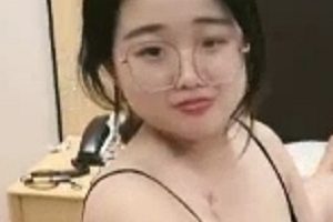 直播小姑娘18高难度动作互动1V667M