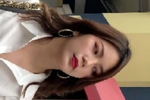 白色连衣裙美女视频