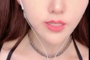 噜噜黎里：高颜值女主播的奔放直播作品四部