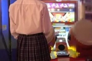 游戏厅邂逅：高质量美女与男主一见钟情