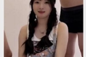 清纯琳琳：扣扣传媒男优榨弄nuyou