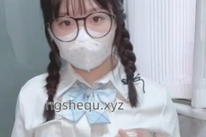 新人社保姬眼镜学妹