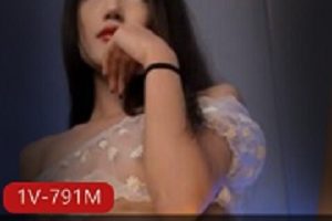 混血萌妹自拍作品，时长24分钟，欧美范中美混血全方位展示