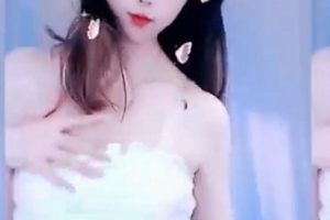 CC斗鱼虎牙小软软付费群大尺定制热舞视频21分钟2.37G