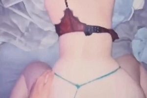 FansOne平台精选：蜂腰蜜桃臀小姐姐高速后推车视频47M