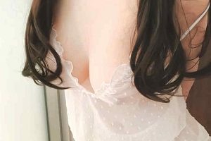 高颜值御姐型主播萌汁：COSER身材完美，直播抖音精彩表演