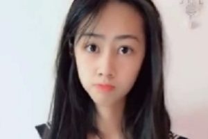 抖音网红江可爱高中生50w粉丝，颜值竿娆视频中有3点露脸。