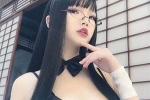 雪晴嘟嘟：神仙颜值美腿车灯精，54万粉丝狂热追捧