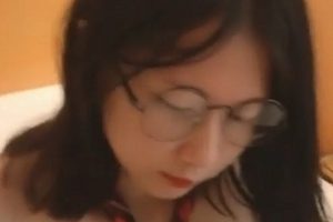 [自行打包] 【精品泄密】悶騷眼鏡清純妹子日常互动誘惑私拍福利 清… [1v+691m][百度盘]