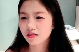 在读校花你的宇吖！[2V1.7G]网友实锤，坏人堵人闹大，小姐姐直播学费姐姐自拍