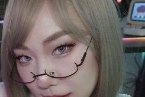 自行打包A&F超清性感英语老师芝芝长靴肉丝脚合集3V9.4G，文件有效30天