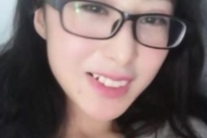 杭州夜夜实拍合集23部8.3G眼镜主播风韵撩人