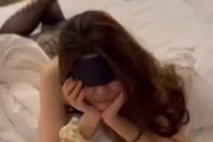 1.3G反差教师女友三天被九人27部推特TAILOK太骚了